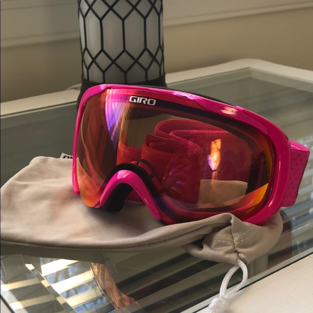 *never been worn* Women’s Giro FIELD snow goggle